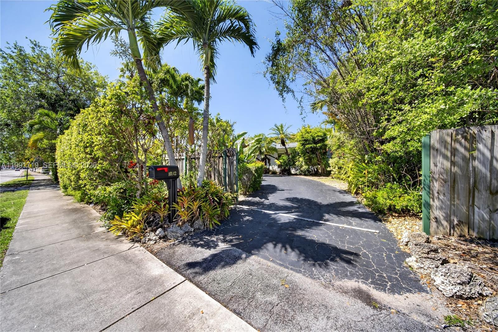 10142 Southwest 79th Avenue Miami, FL 33156 - Photo 15 of 53