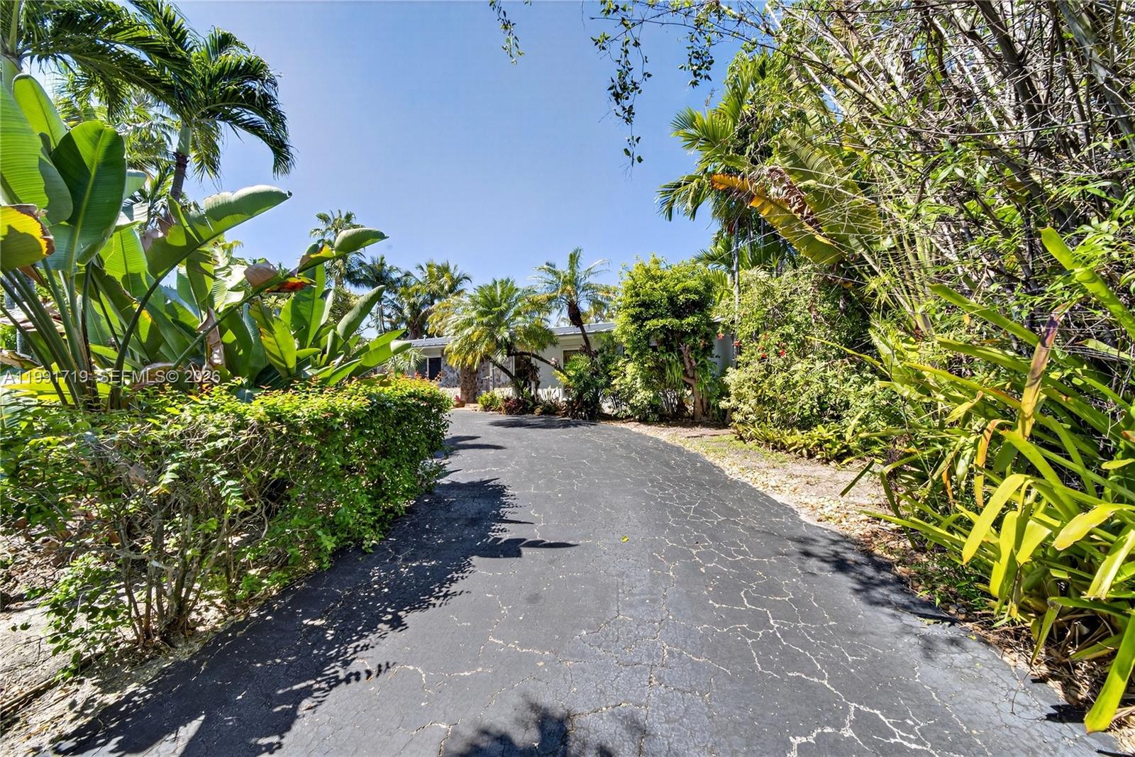 10142 Southwest 79th Avenue Miami, FL 33156 - Photo 16 of 53