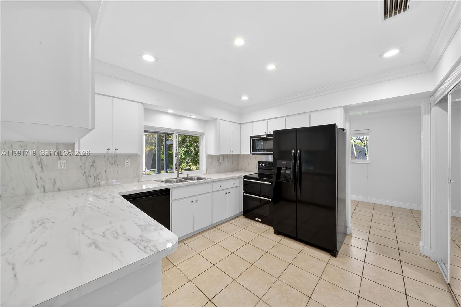 10142 Southwest 79th Avenue Miami, FL 33156 - Photo 28 of 53