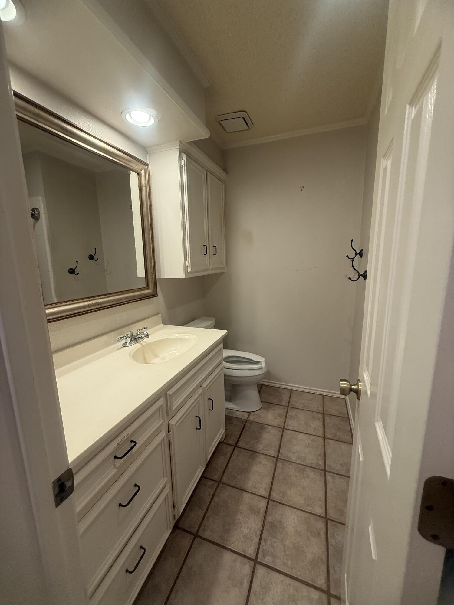 5527 94th Street Lubbock, TX 79424 - Photo 34 of 56 94th bathrm 2