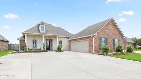 $425,000 | 307 Brianna Lane, Broussard, LA 70518