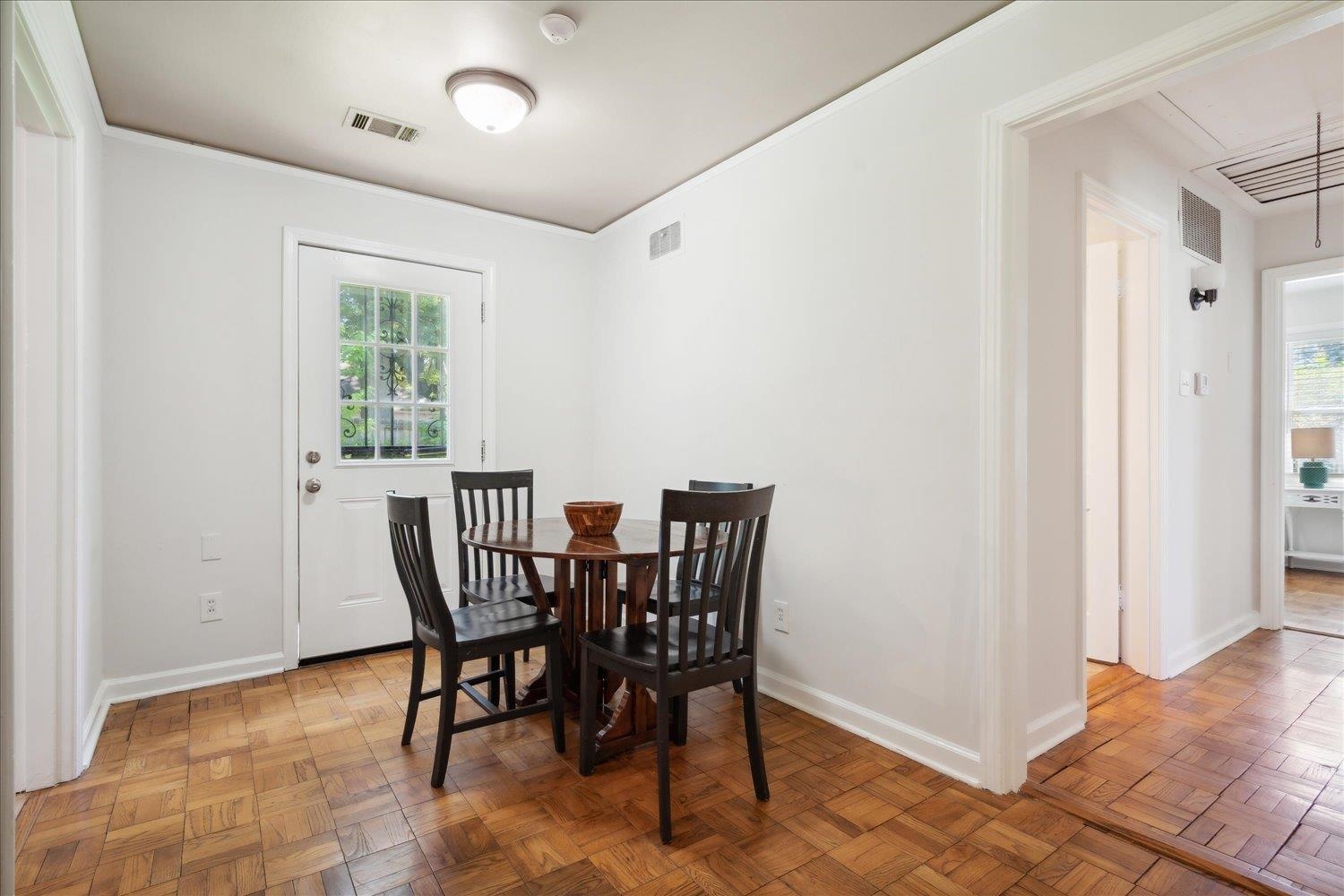 5013 New Castle Road Memphis, TN 38117 - Photo 11 of 28 a view of a dining room with furniture