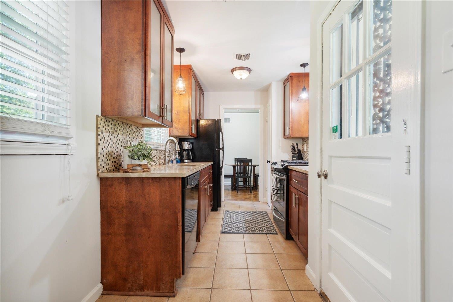 5013 New Castle Road Memphis, TN 38117 - Photo 15 of 28 a kitchen with stainless steel appliances a refrigerator and a stove
