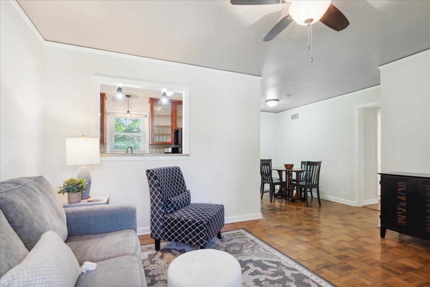 5013 New Castle Road Memphis, TN 38117 - Photo 10 of 28 a living room with furniture and wooden floor