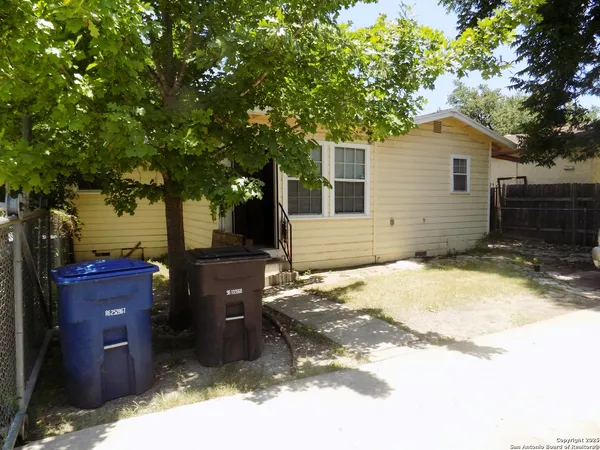 a backyard of a house with yard and tree