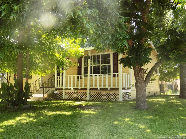 a view of a house with a yard