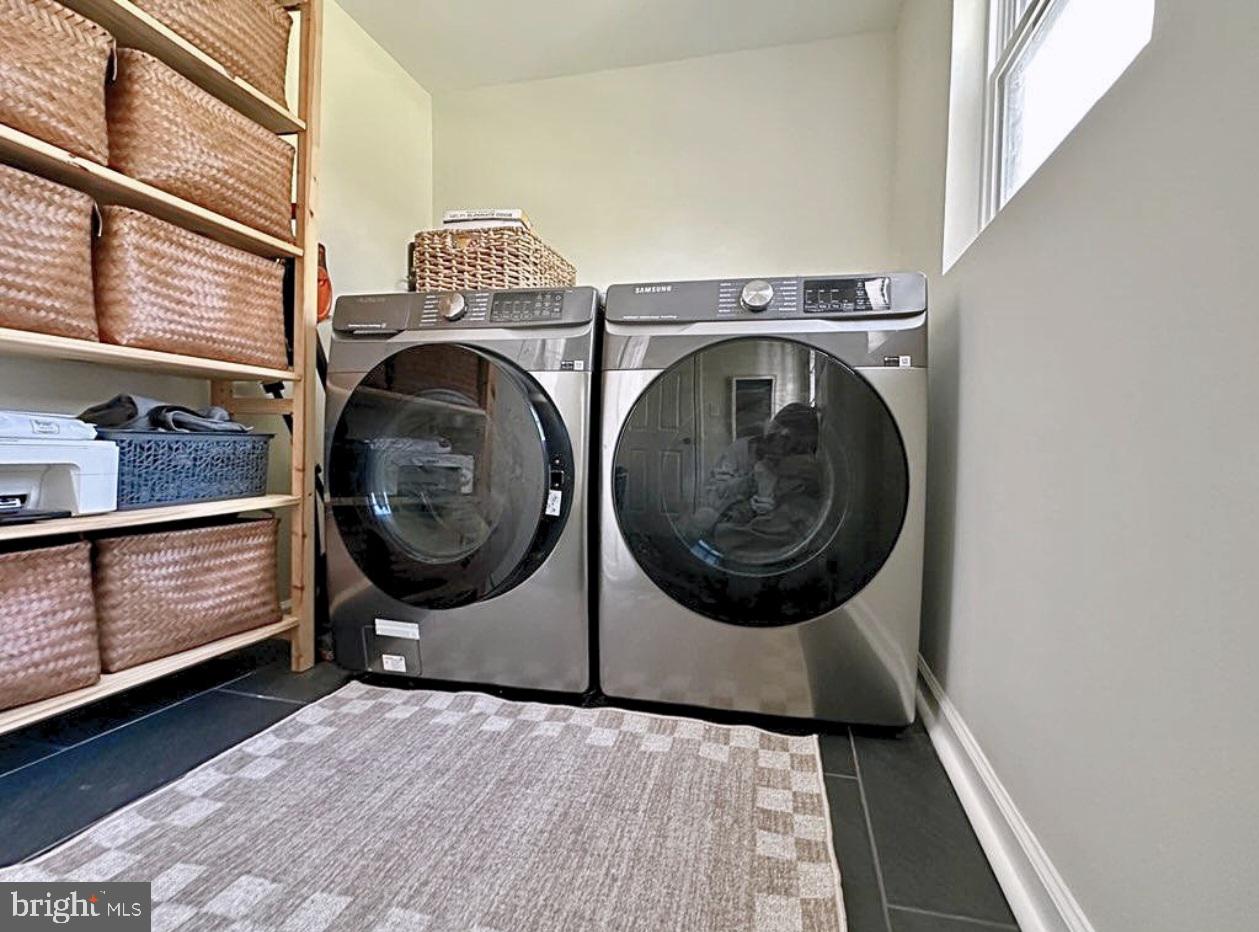 2137 Chapel Way King George, VA 22485 - Photo 39 of 65 a view of livingroom with washer and dryer
