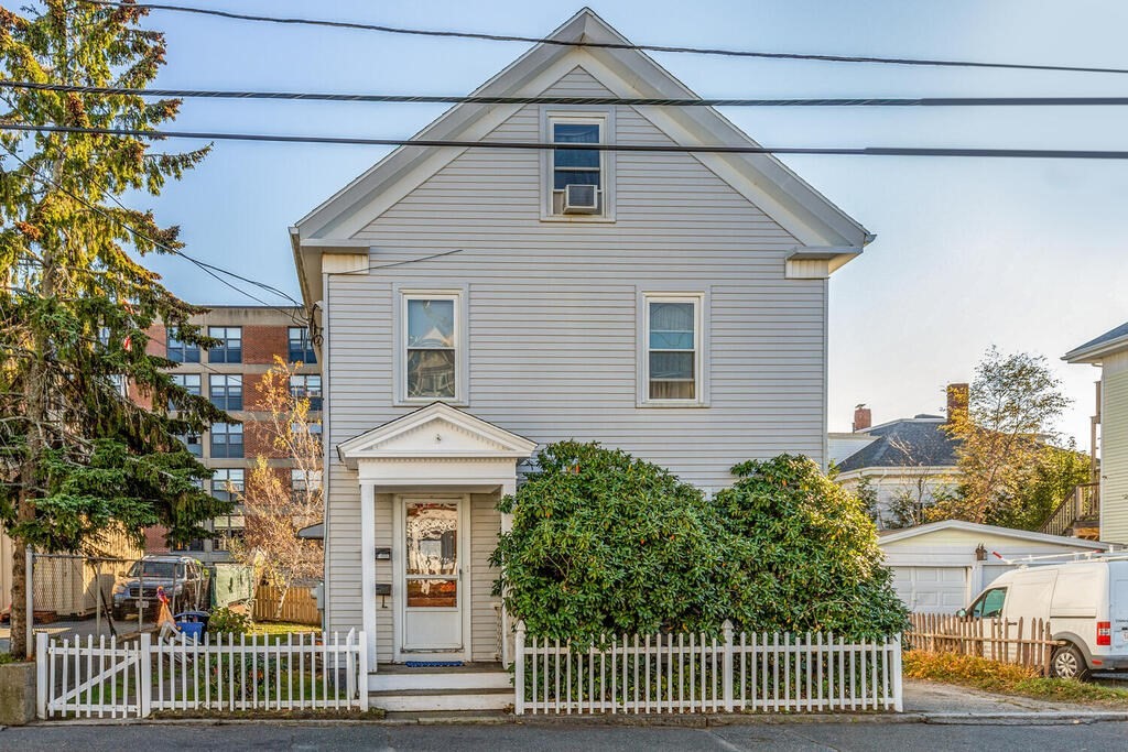 29 Prospect Street Gloucester, MA 01930 - Photo 1 of 28