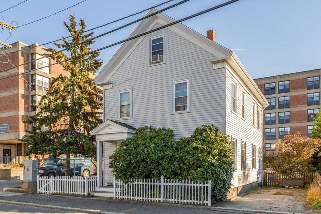 29 Prospect Street Gloucester, MA 01930 - Photo 2 of 28