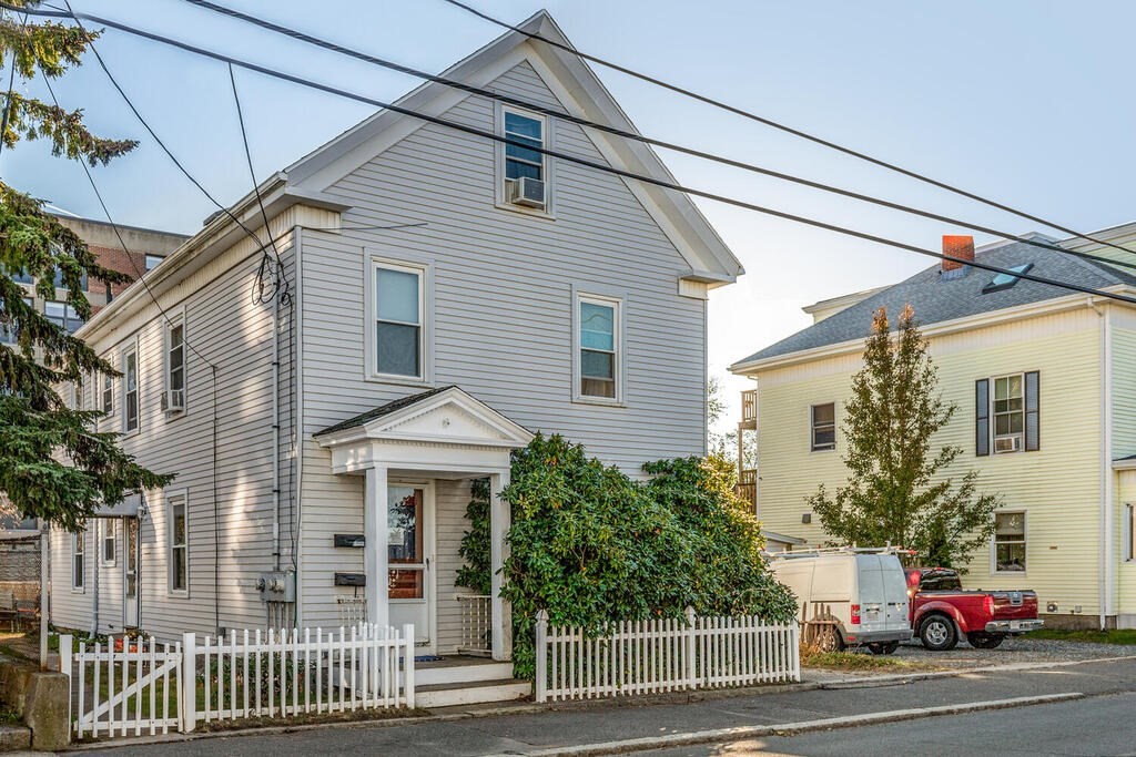 29 Prospect Street Gloucester, MA 01930 - Photo 3 of 28