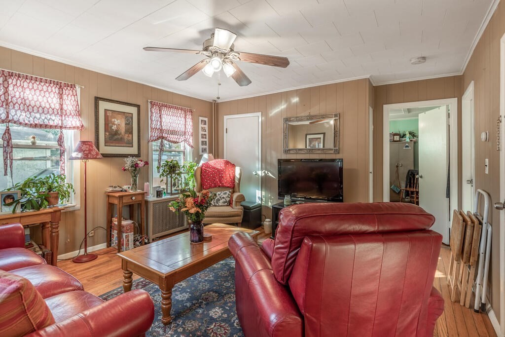 29 Prospect Street Gloucester, MA 01930 - Photo 4 of 28