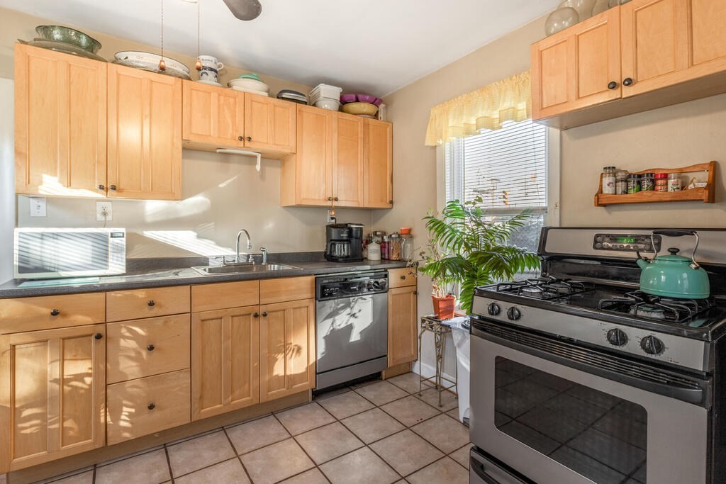 29 Prospect Street Gloucester, MA 01930 - Photo 8 of 28