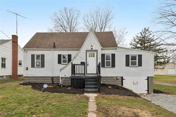 $1,700 | 133 North Pearl Street, Columbiana, OH 44408