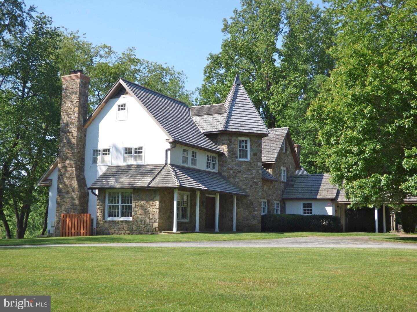 220 Fairview Road East Fallowfield, PA 19320 - Photo 1 of 25 Gallery Image 1