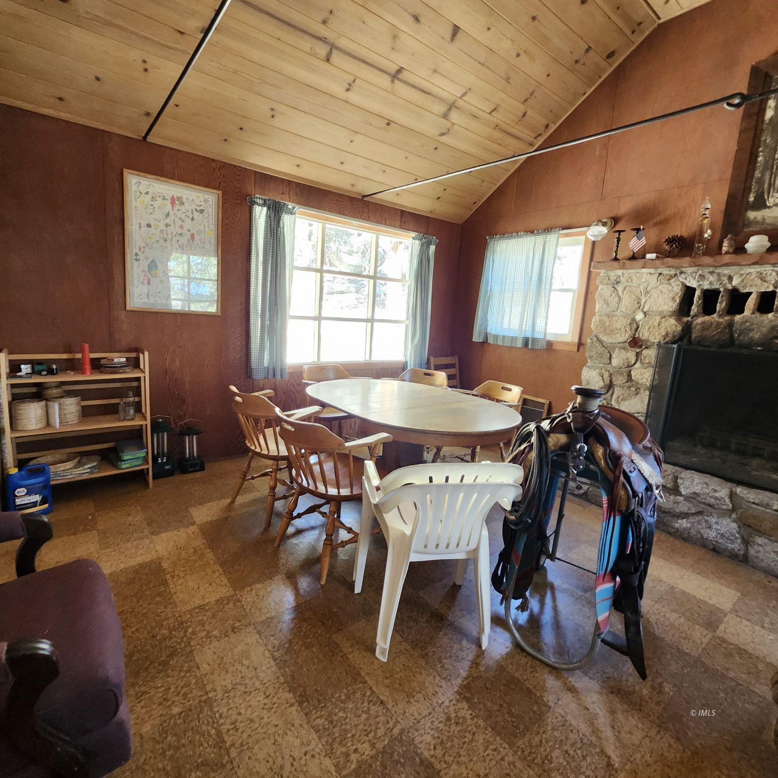 22 Whitney Portal Road Lone Pine, CA 93545 - Photo 10 of 32 Living room