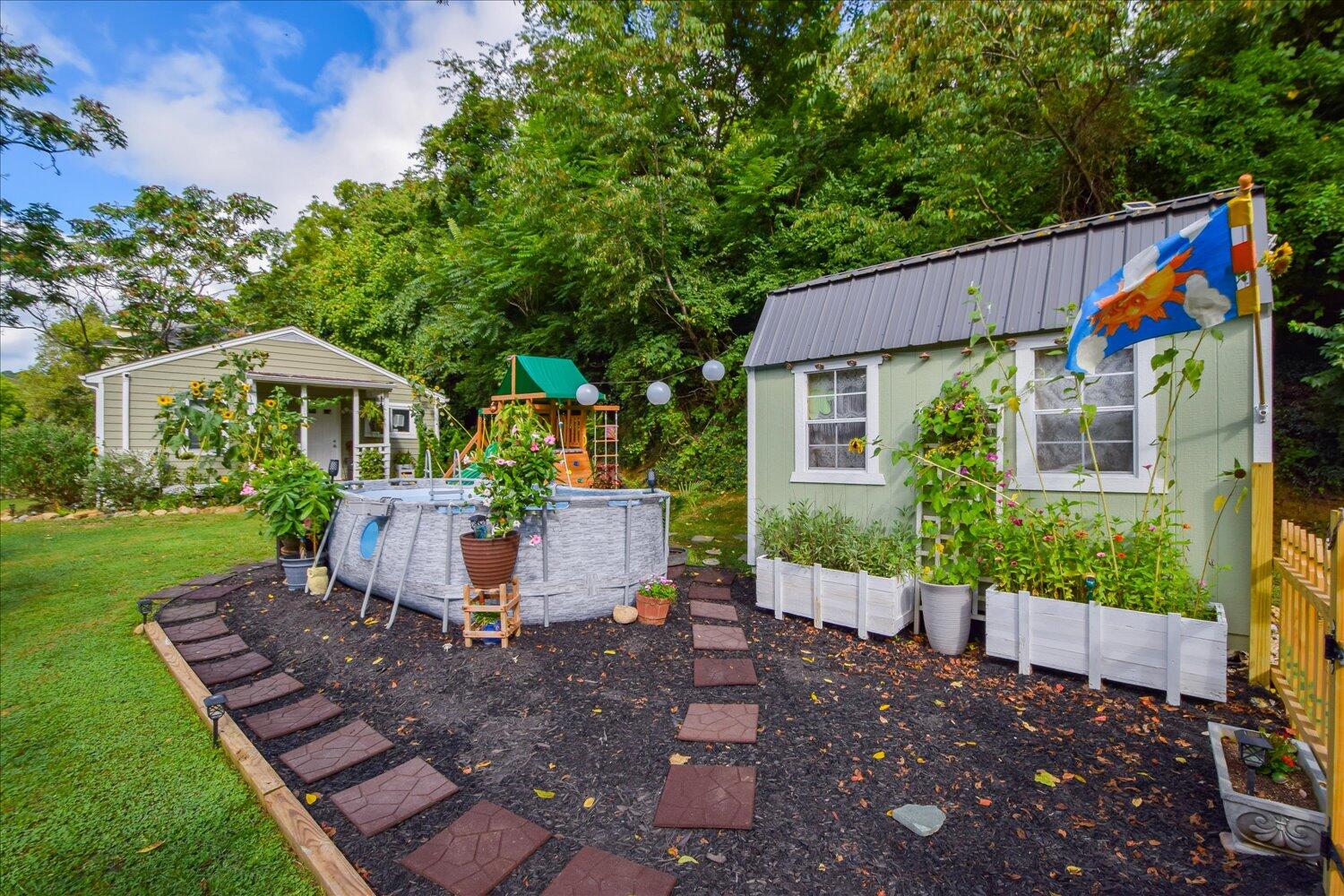 531 Parsons Road Troutville, VA 24175 - Photo 20 of 25 Garden Space