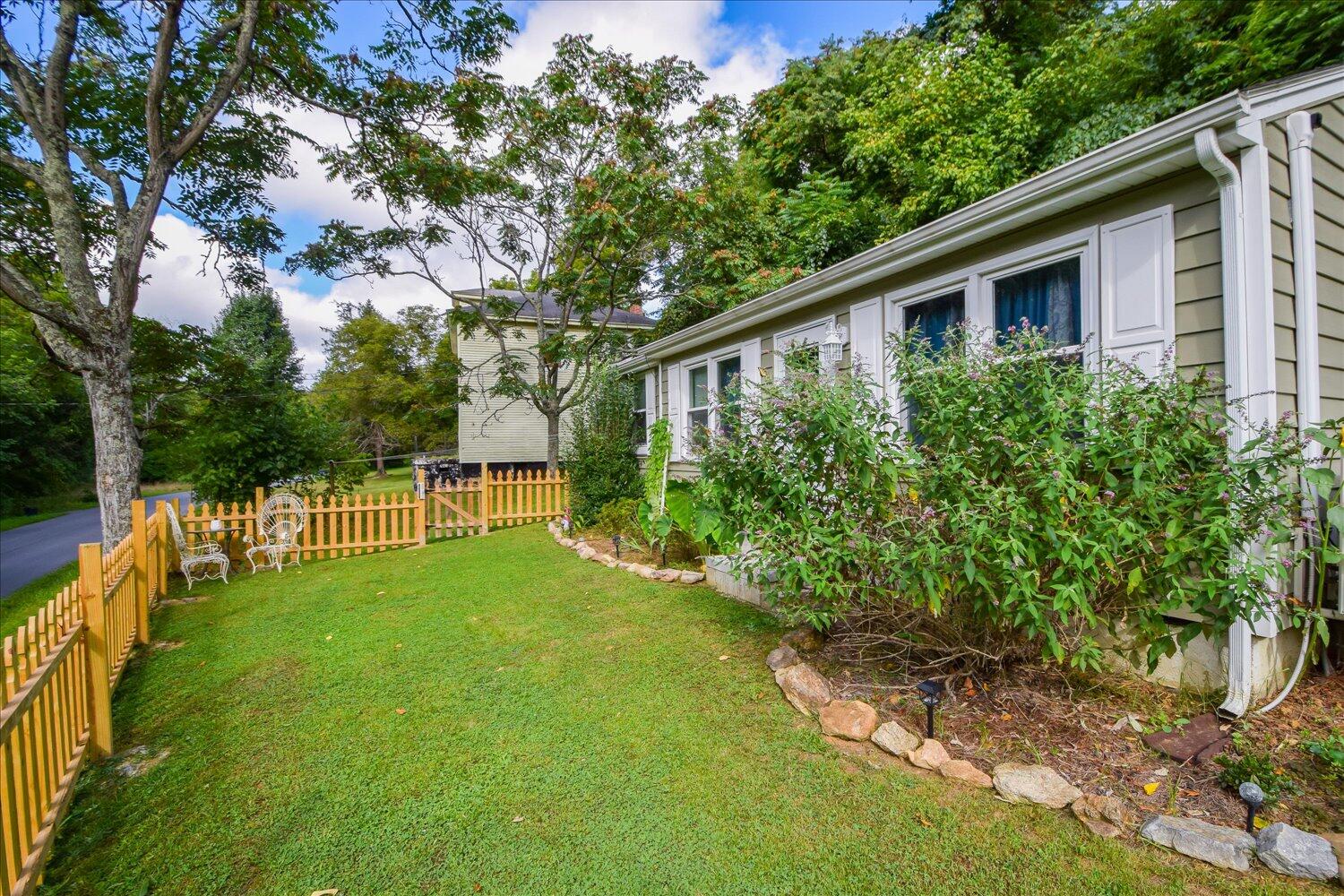 531 Parsons Road Troutville, VA 24175 - Photo 25 of 25 Front Entry