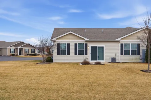 $299,000 | 1882 Southern Circle, Unit 1882, Pingree Grove, IL 60140