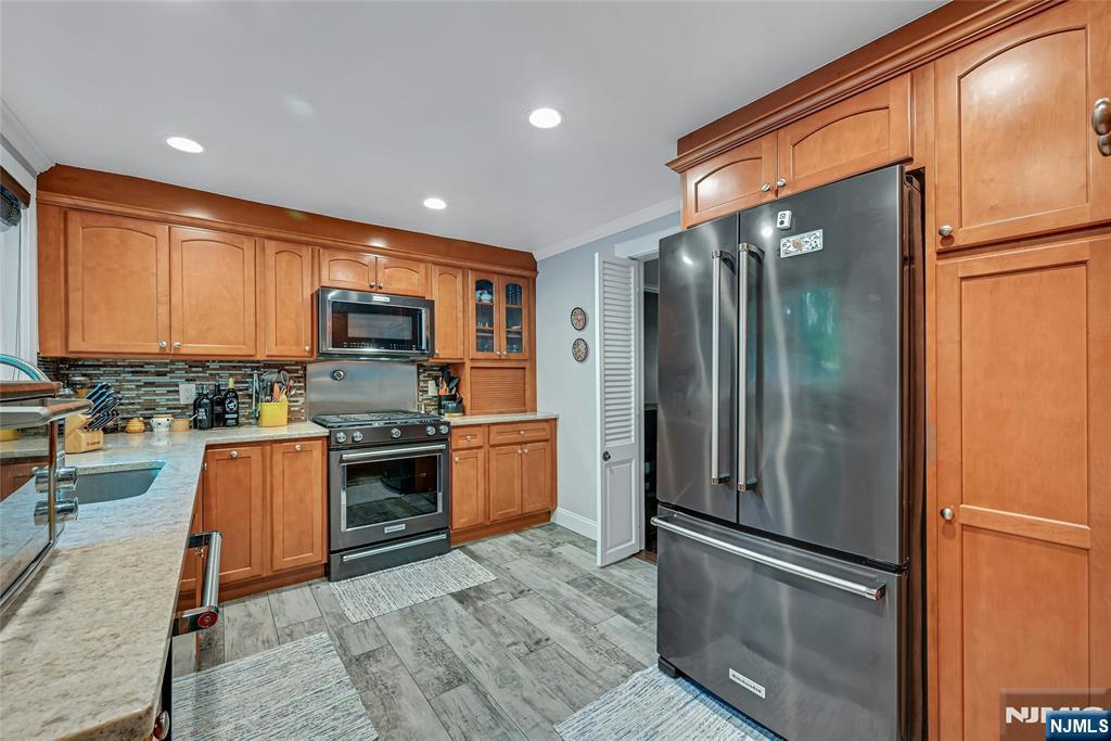 730 River Road Teaneck, NJ 07666 - Photo 12 of 39