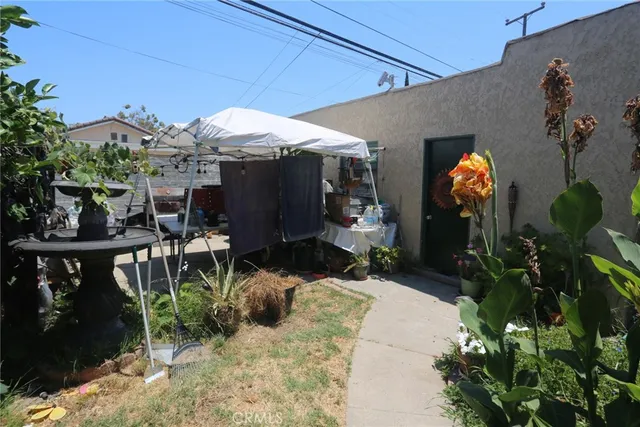 $735,000 | 6072 Myrtle Avenue, Long Beach, CA 90805