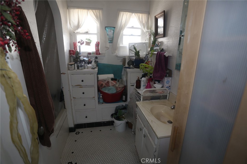 6072 Myrtle Avenue Long Beach, CA 90805 - Photo 7 of 12