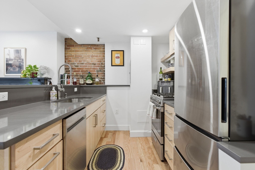 4 Derne Street, Unit 2 Boston, MA 02114 - Photo 12 of 32
