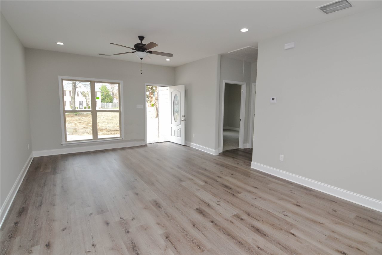 8053 Ellis Road Bartlett, TN 38133 - Photo 3 of 13 Gallery Image 3