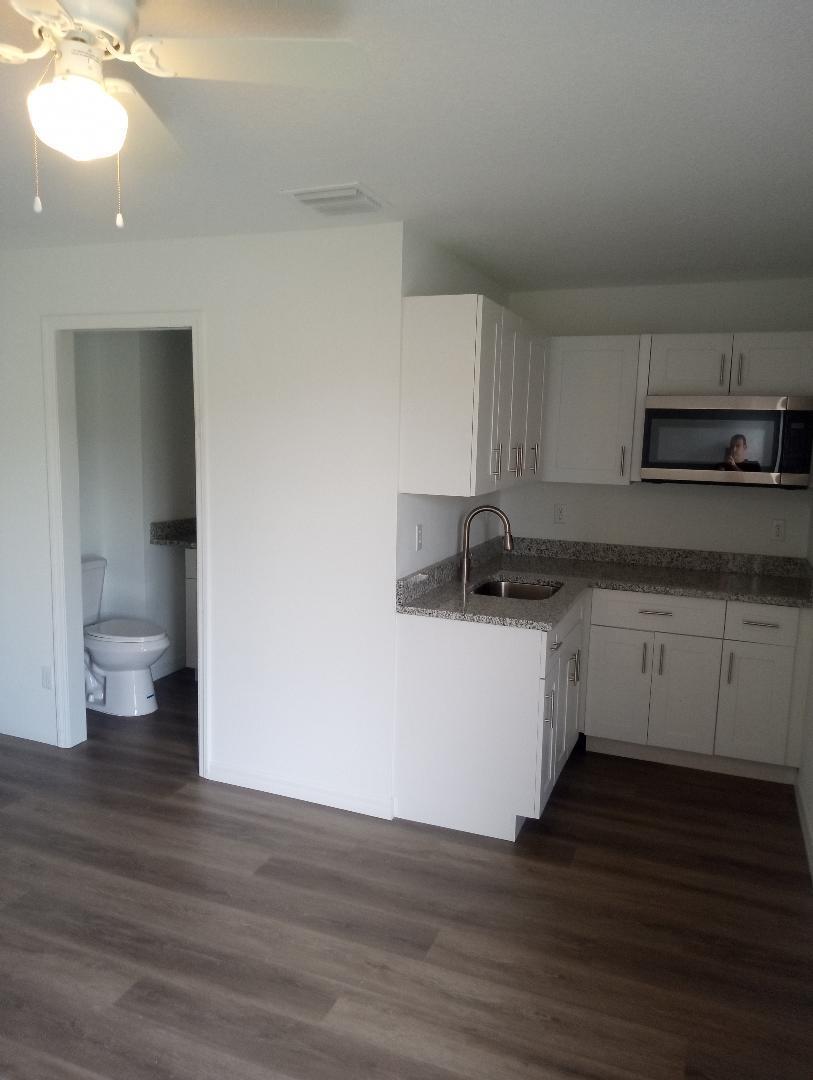 986 Southwest College Park Road Port St. Lucie, FL 34953 - Photo 8 of 10 Photo Paar 9