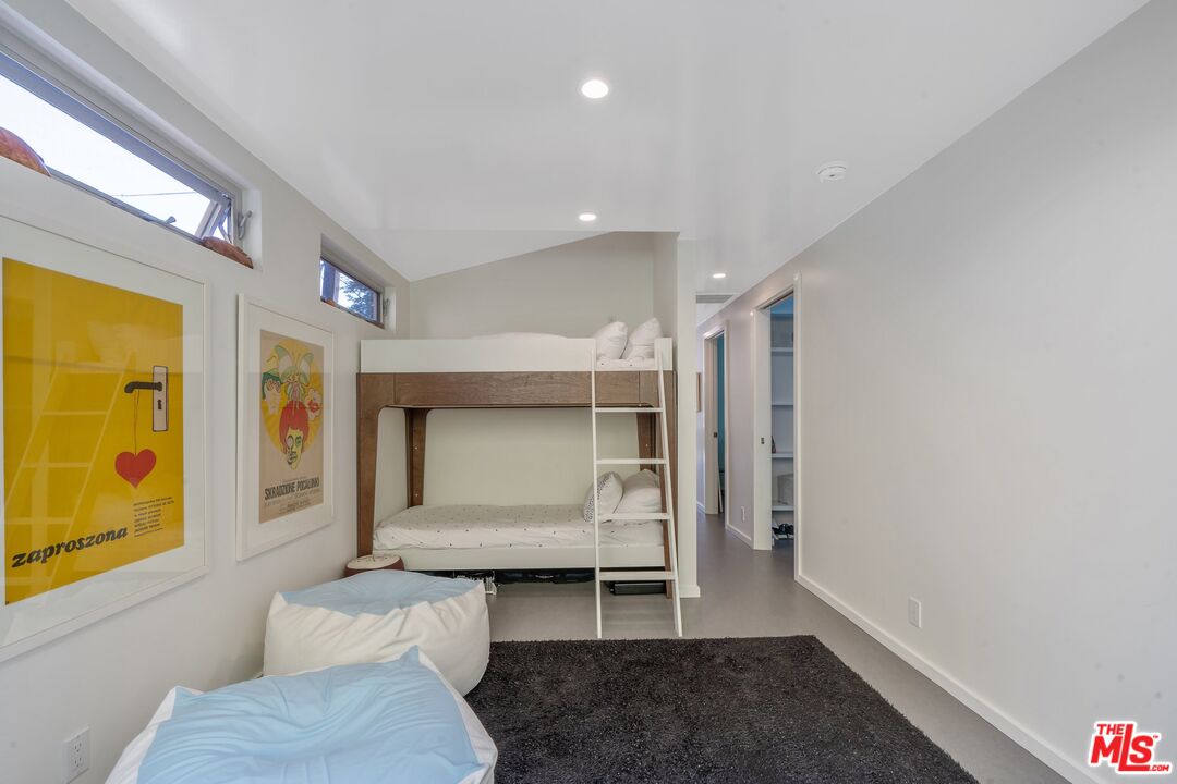 29 Paradise Cove Road Malibu, CA 90265 - Photo 12 of 30 a living room with furniture