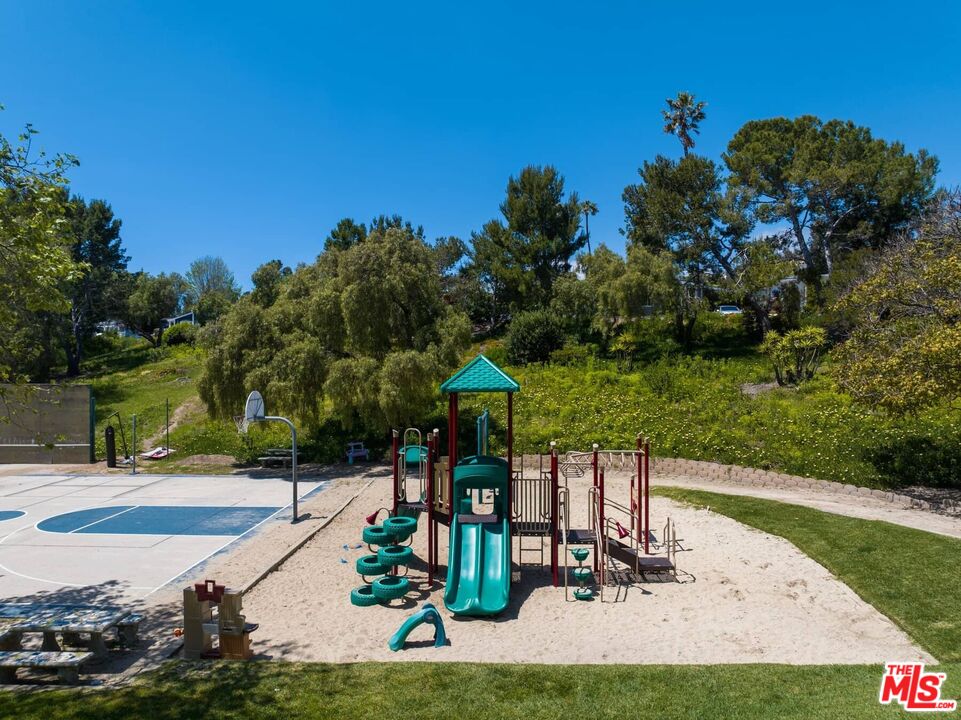 29 Paradise Cove Road Malibu, CA 90265 - Photo 25 of 30 a park view with a bench