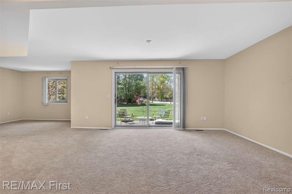 3660 Old Creek Road, Unit 36 Troy, MI 48084 - Photo 14 of 32