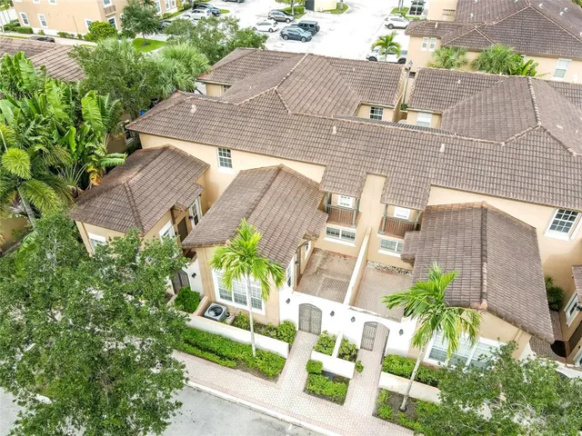 $569,000 | 1061 Southwest 147th Terrace, Pembroke Pines, FL 33027
