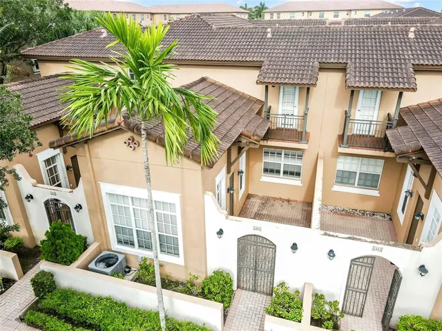 $569,000 | 1061 Southwest 147th Terrace, Pembroke Pines, FL 33027