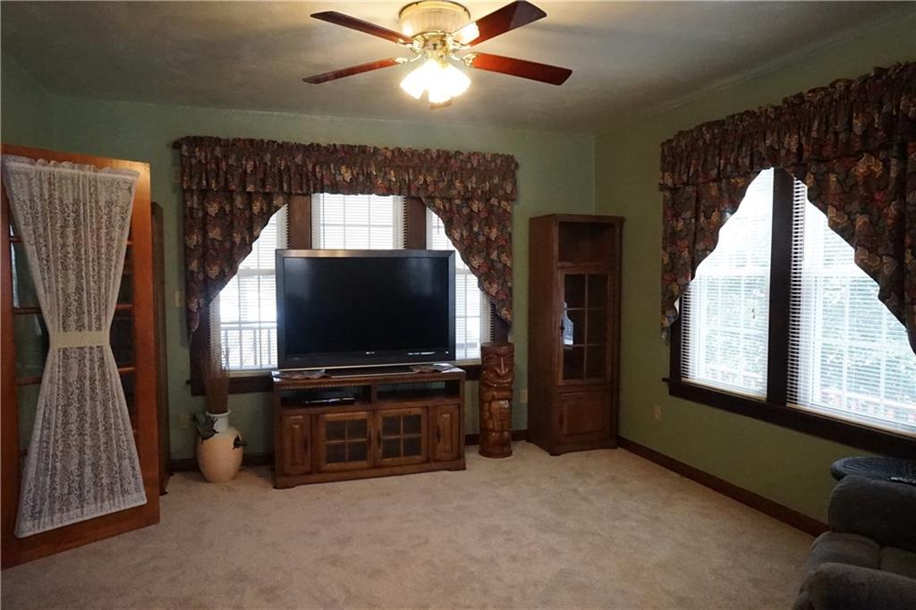 457 Saxonburg Road Butler, PA 16002 - Photo 5 of 24 Gallery Image 5
