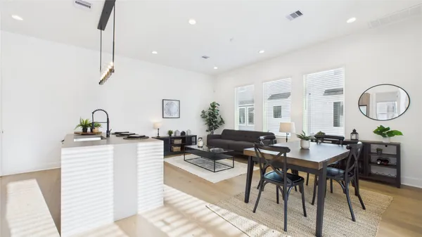 $399,900 | 2428 Freeman Street, Houston, TX 77009