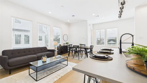 $399,900 | 2428 Freeman Street, Houston, TX 77009