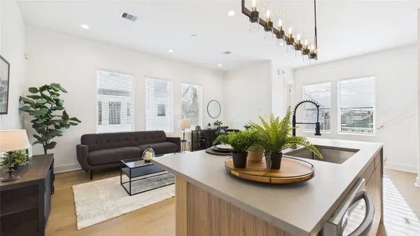 $399,900 | 2428 Freeman Street, Houston, TX 77009