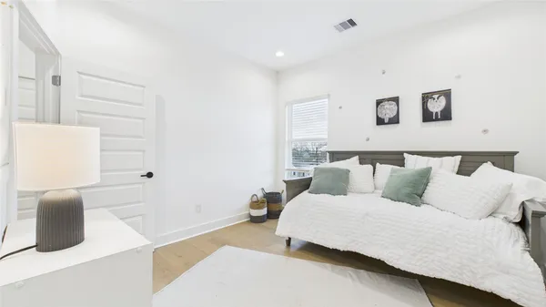 $399,900 | 2428 Freeman Street, Houston, TX 77009