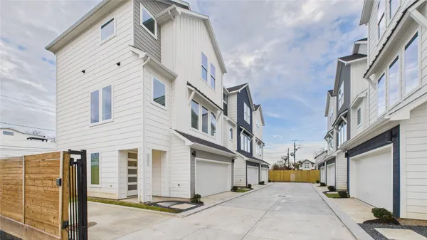 $399,900 | 2428 Freeman Street, Houston, TX 77009