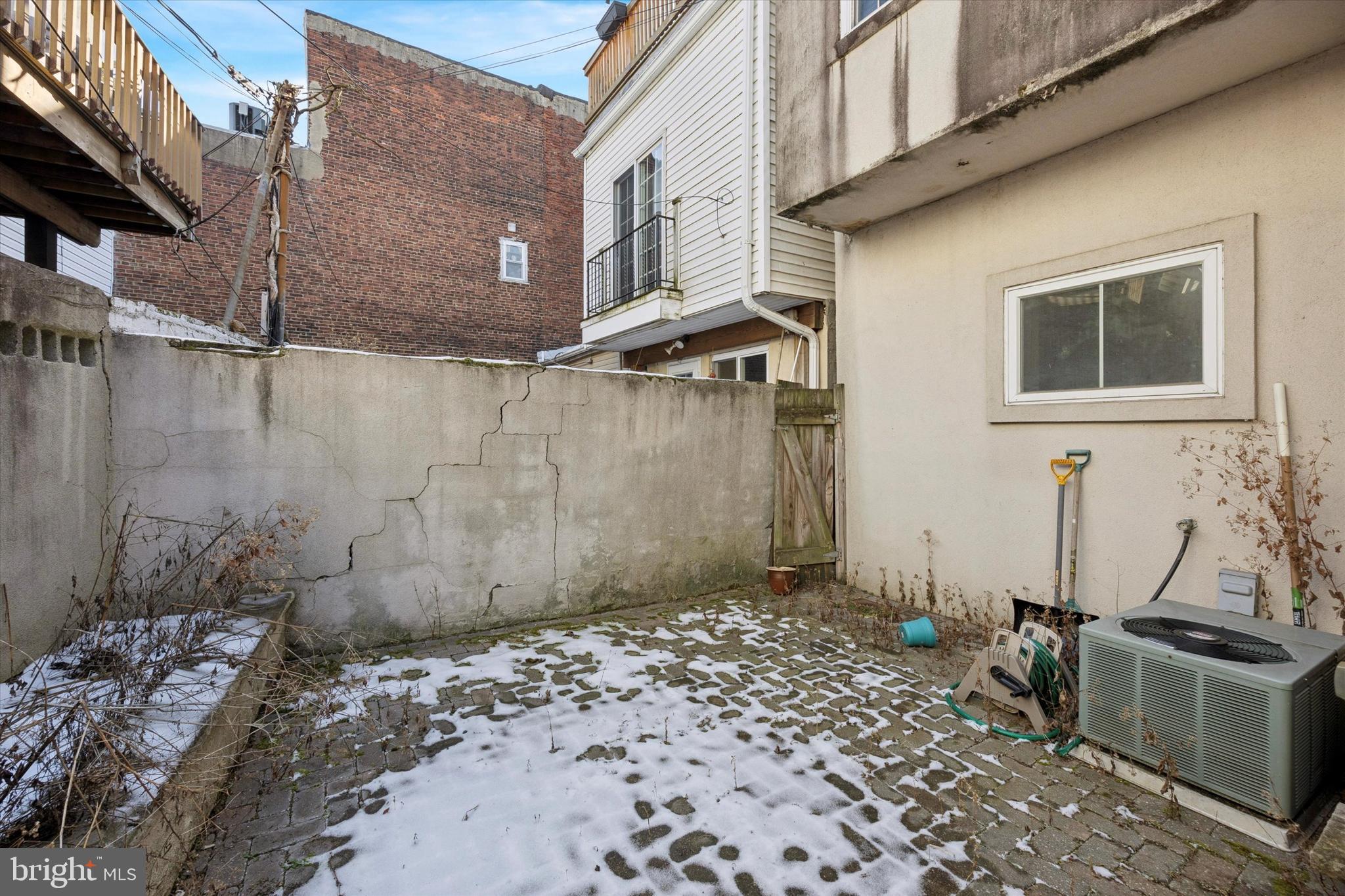 341 Dickinson Street Philadelphia, PA 19147 - Photo 9 of 27 a backyard of a house