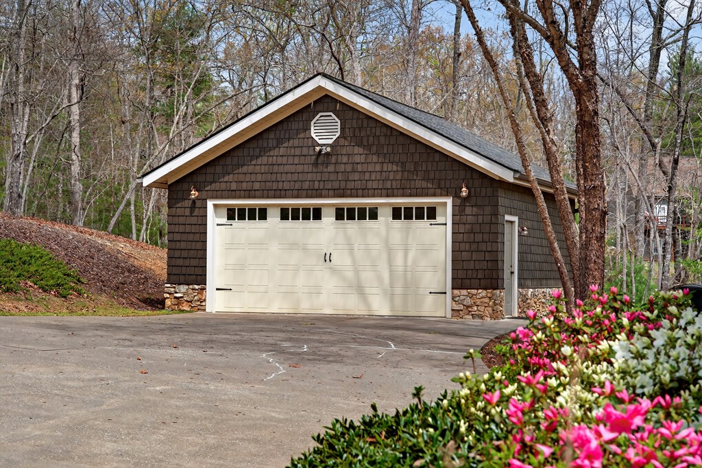 127 Azure Point Blue Ridge, GA 30513 - Photo 29 of 39 2 Car Garage