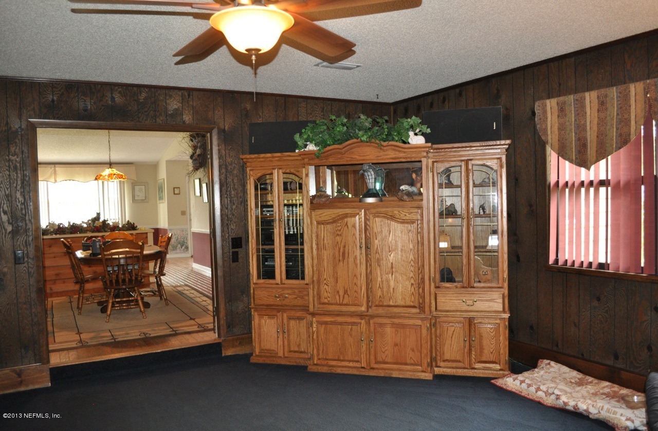 1682 Long Horn Road Middleburg, FL 32068 - Photo 13 of 53 familyroomtodiningroom3