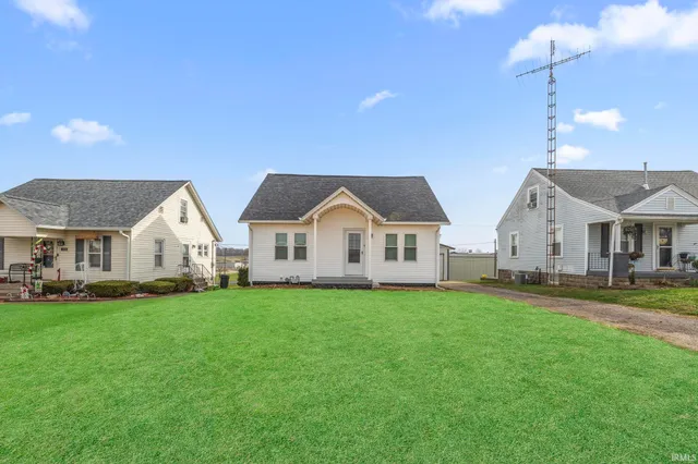 $215,000 | 2916 Brosmer Street, Jasper, IN 47546