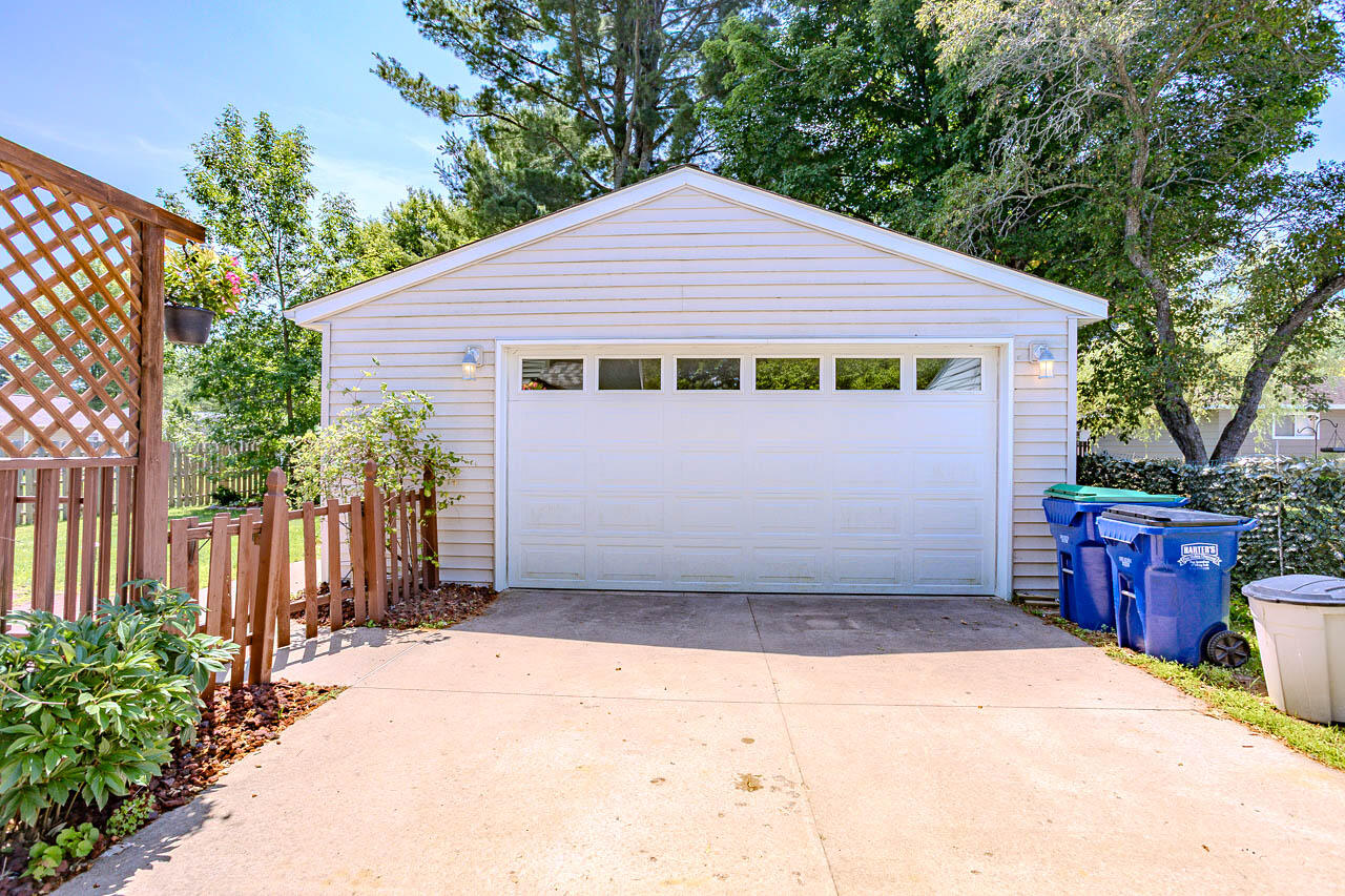 1111 Marquardt Road Wausau, WI 54403 - Photo 5 of 62 2-car garage