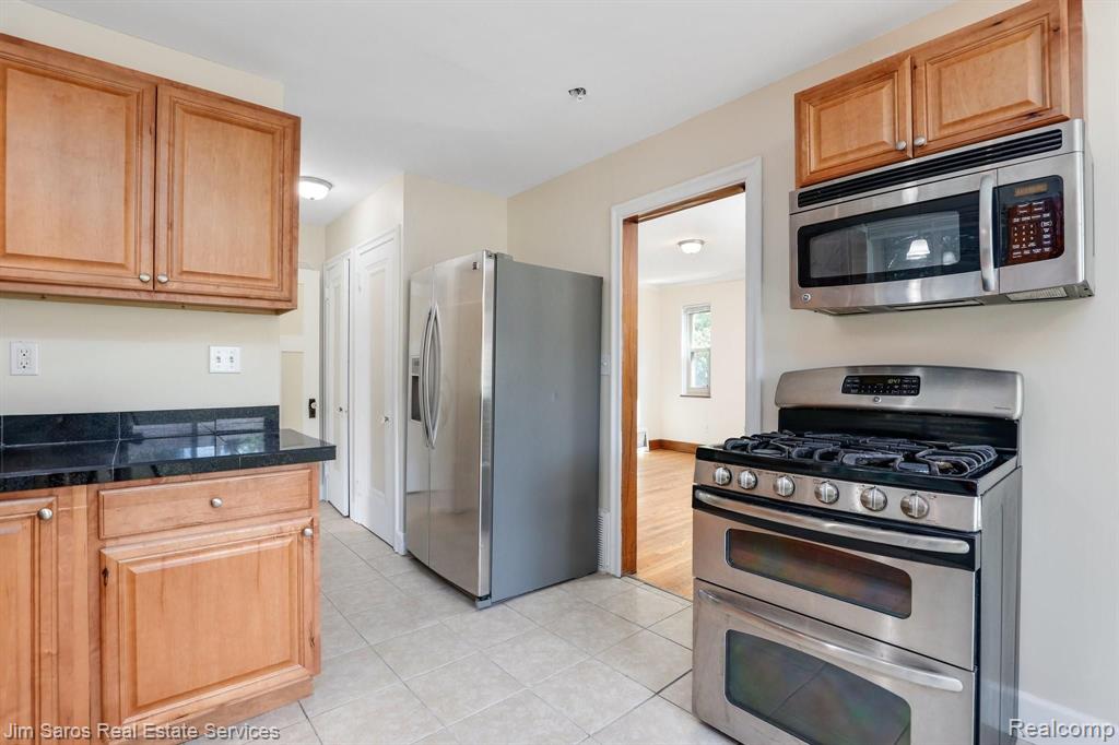 4485 Yorkshire Road Detroit, MI 48224 - Photo 5 of 19