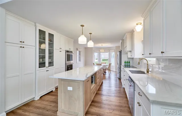 $644,500 | 1116 South Charlemagne Drive, Lake St. Louis, MO 63367