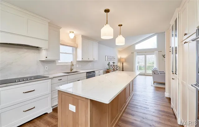 $644,500 | 1116 South Charlemagne Drive, Lake St. Louis, MO 63367