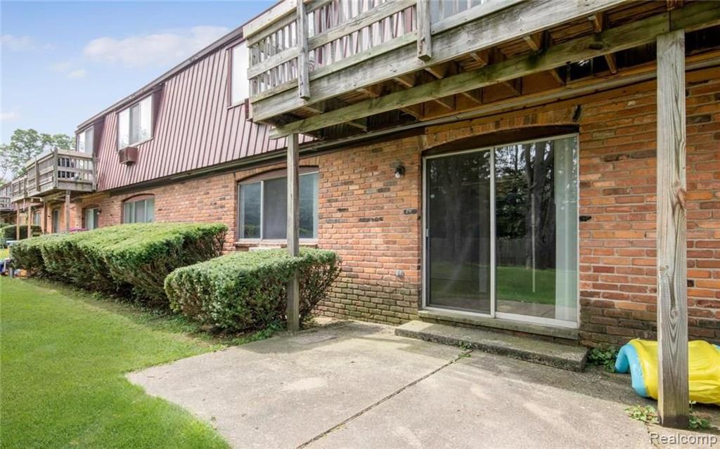 2155 Decker Road, Unit 12 Walled Lake, MI 48390 - Photo 10 of 12