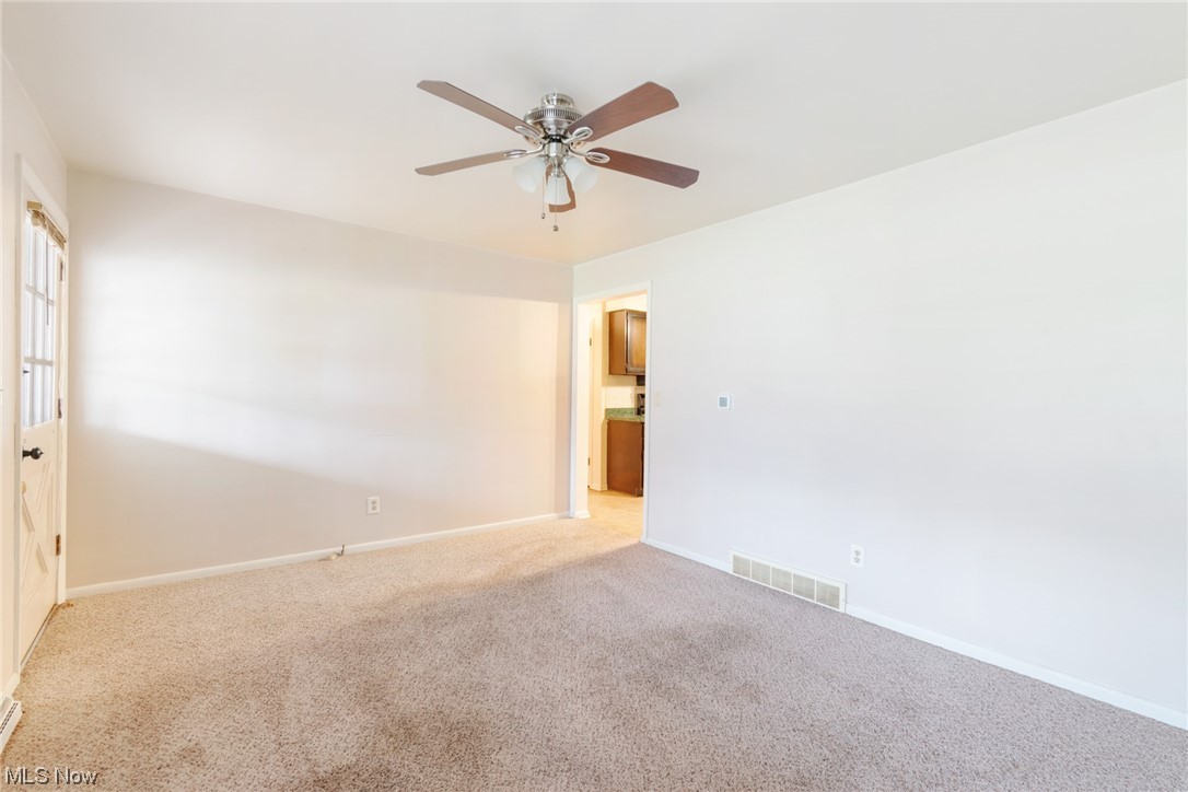 6178 Warren - Sharon Road Brookfield, OH 44403 - Photo 12 of 43 Side A Living Rm