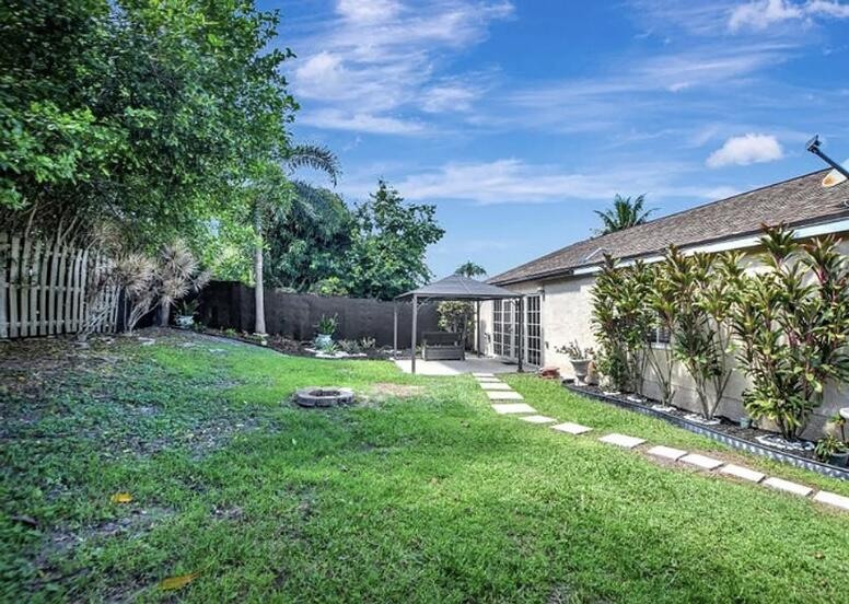 18917 Cloud Lake Circle Boca Raton, FL 33496 - Photo 2 of 11 IMG_2722